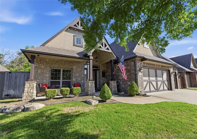 Photo 3 of Sale Pending at 2813 W Edgewater St, Broken Arrow, OK 74012 | MLS# 2617364 | Listing updated on 2026-08-20