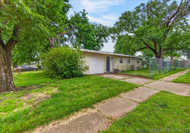 Homes for sale in Bartlesville, OK | 221 Spring Rd, Bartlesville, OK 74003 | MLS# 2616215