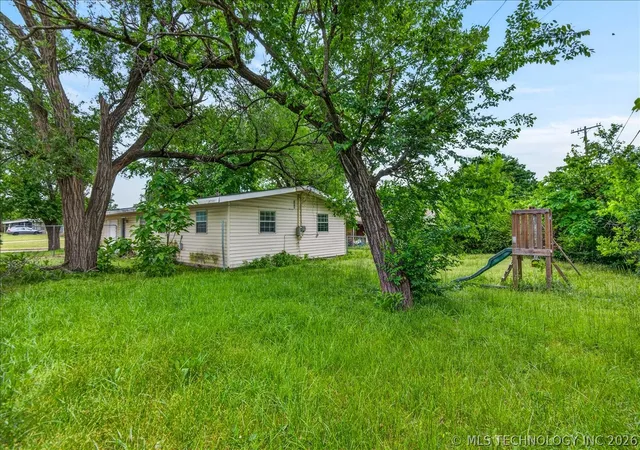 Homes for sale in Bartlesville, OK | 221 Spring Rd, Bartlesville, OK 74003 | MLS# 2616215