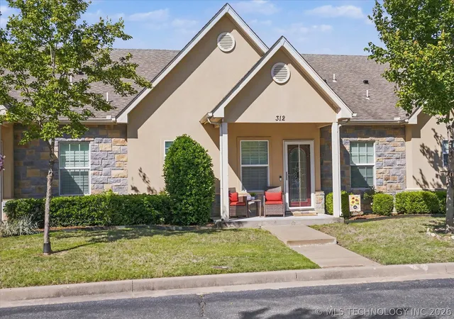 Homes for sale in Broken Arrow, OK | 312 S Cypress Ave, Broken Arrow, OK 74012 | MLS# 2617593