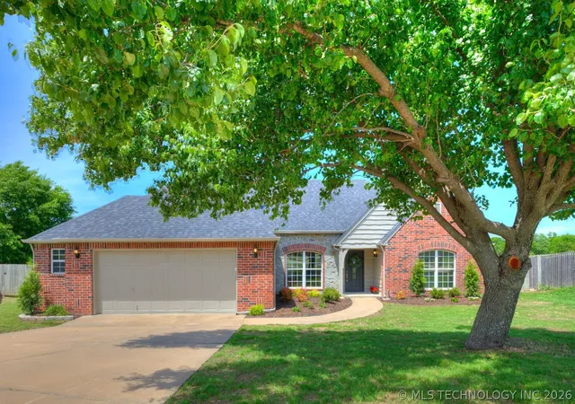 Photo 1 of Single family home for sale at 8512 N 100th Eastavenue, Owasso, OK 74055 | MLS# 2617378 | Listing updated on 2026-08-20