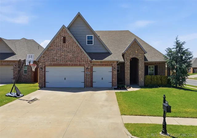 Homes for sale in Glenpool, OK | 13502 S Oak Ct, Glenpool, OK 74033 | MLS# 2617606