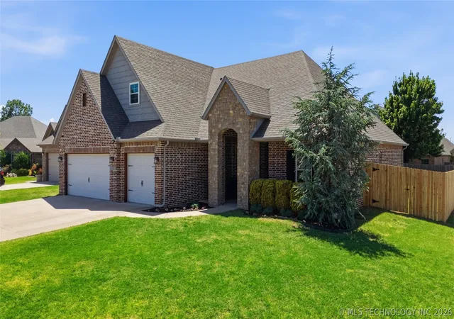 Homes for sale in Glenpool, OK | 13502 S Oak Ct, Glenpool, OK 74033 | MLS# 2617606