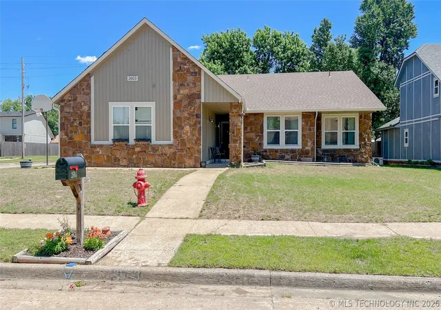Photo 1 of Sale Pending at 2603 S Gardenia Ave, Broken Arrow, OK 74012 | MLS# 2617647 | Listing updated on 2026-09-30