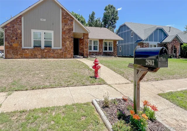 Photo 3 of Sale Pending at 2603 S Gardenia Ave, Broken Arrow, OK 74012 | MLS# 2617647 | Listing updated on 2026-09-30