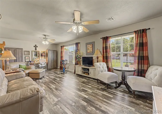 Homes for sale in Pryor, OK | 336 Se 14Th St, Pryor, OK 74361 | MLS# 2617484