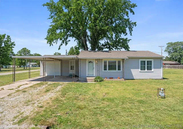 Homes for sale in So Coffeyville, OK | 304 E 8th St, So Coffeyville, OK 74072 | MLS# 2617669
