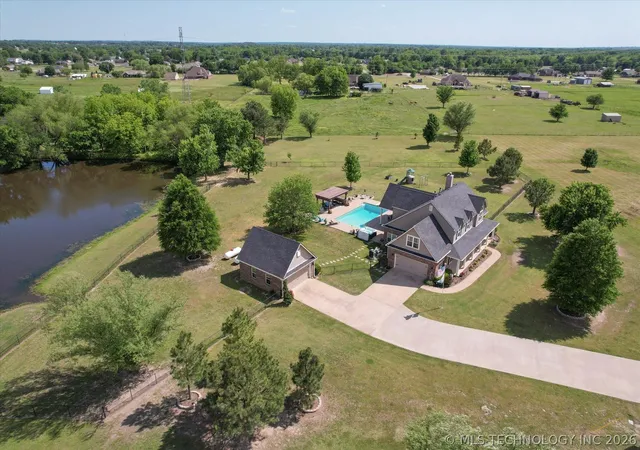 Single family home for sale at 2406 E Fairfield Ct, Oologah, OK 74053 | MLS# 2617306
