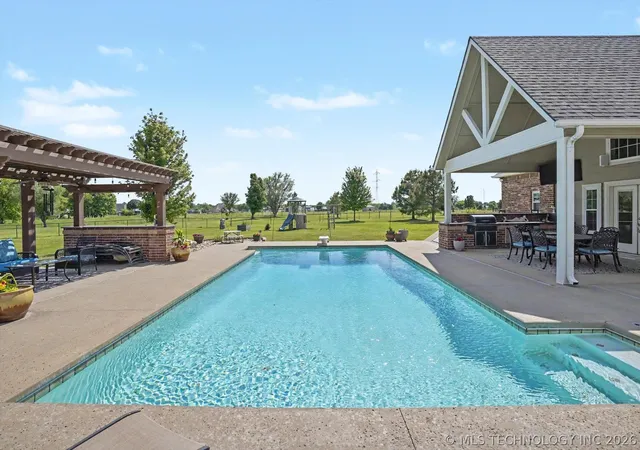 Photo 3 of Single family home for sale at 2406 E Fairfield Ct, Oologah, OK 74053 | MLS# 2617306 | Listing updated on 2026-08-20