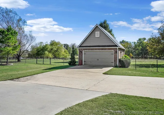 Photo 4 of Single family home for sale at 2406 E Fairfield Ct, Oologah, OK 74053 | MLS# 2617306 | Listing updated on 2026-08-20