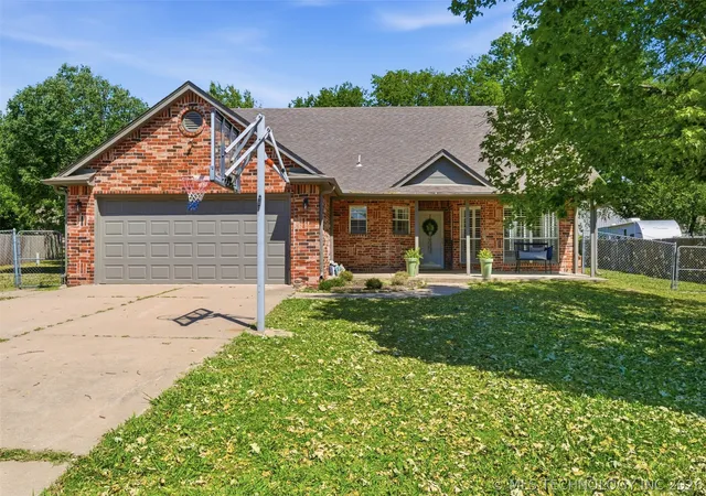 Homes for sale in Claremore, OK | 8137 E Misty Morning Pl, Claremore, OK 74019 | MLS# 2617779