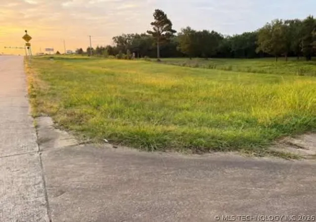 3rd image of 3230 E 151St St S, Bixby, OK 74008 | MLS# 2617640
