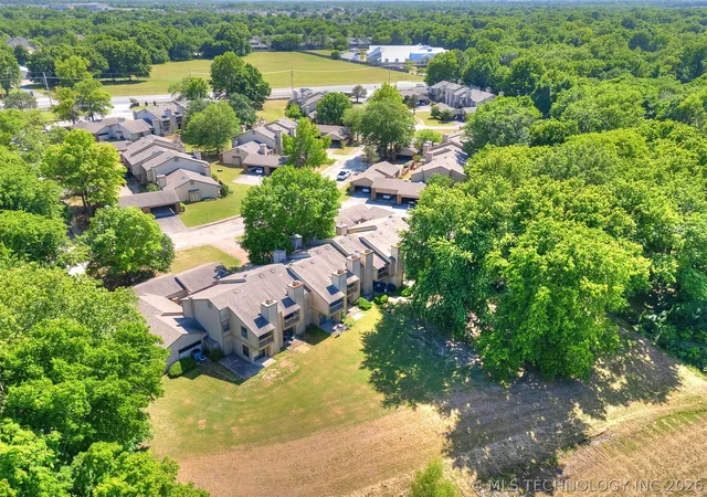 Homes for sale in Broken Arrow, OK | 3324 W Washington St #36, Broken Arrow, OK 74012 | MLS# 2617685