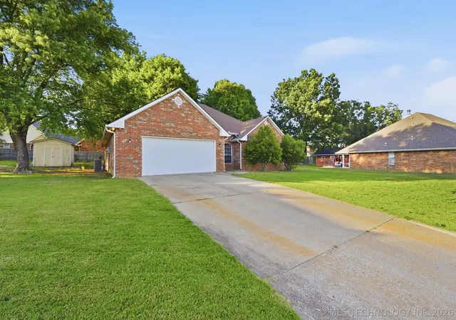 Homes for sale in Okmulgee, OK | 2203 Fieldstone Ct S, Okmulgee, OK 74447 | MLS# 2617770