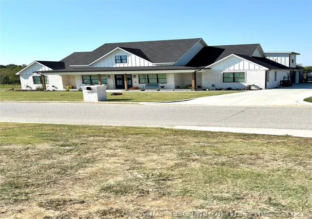 1st image of 913 Prairie View Rd S, Ardmore, OK 73401 | MLS# 2617897