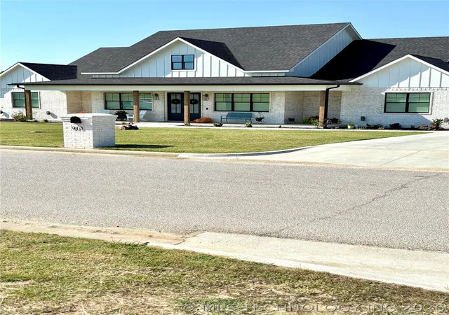 2nd image of 913 Prairie View Rd S, Ardmore, OK 73401 | MLS# 2617897