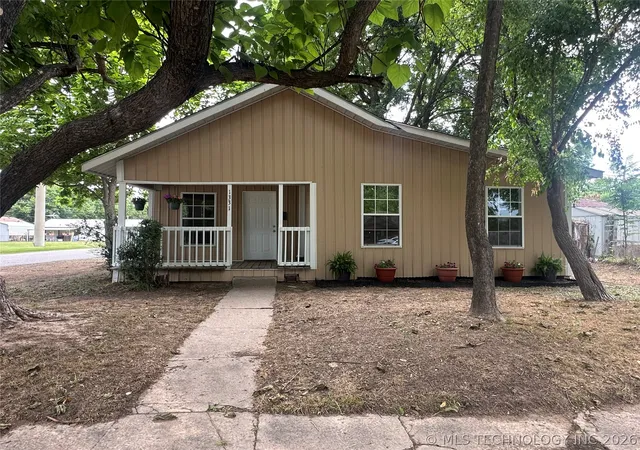 Homes for sale in Okmulgee, OK | 1331 W 7th St, Okmulgee, OK 74447 | MLS# 2617858