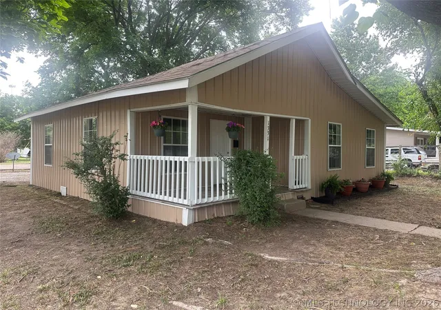 Homes for sale in Okmulgee, OK | 1331 W 7th St, Okmulgee, OK 74447 | MLS# 2617858