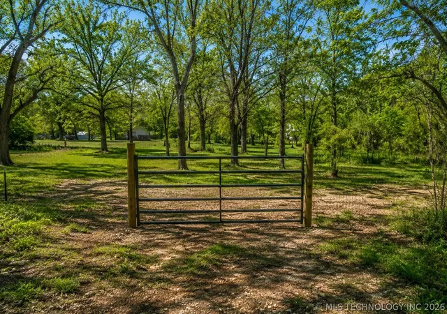 Homes for sale in Sapulpa, OK | 2 Hickory Bluff St, Sapulpa, OK 74066 | MLS# 2617553