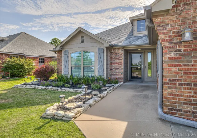 Homes for sale in Collinsville, OK | 12175 N 107Th Eastplace, Collinsville, OK 74021 | MLS# 2617954