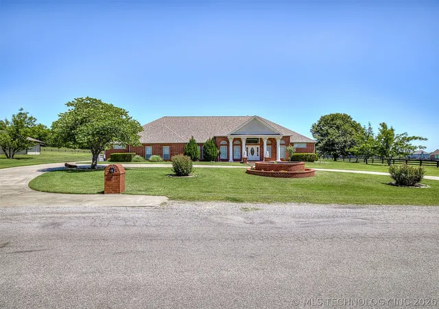 2nd image of 11 Longacre Dr, Ramona, OK 74061 | MLS# 2617667