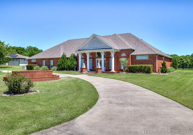 Photo 3 of Single family home for sale at 11 Longacre Dr, Ramona, OK 74061 | MLS# 2617667 | Listing updated on 2026-07-19