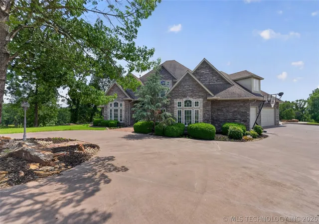 Photo 2 of Sale Pending at 412 W Sunset Ct, Catoosa, OK 74015 | MLS# 2617864 | Listing updated on 2026-08-20