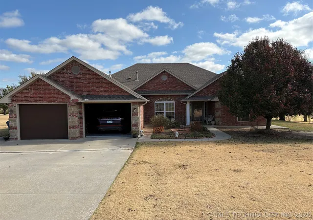 Homes for sale in Cushing, OK | 1001 Country Club, Cushing, OK 74023 | MLS# 2617997
