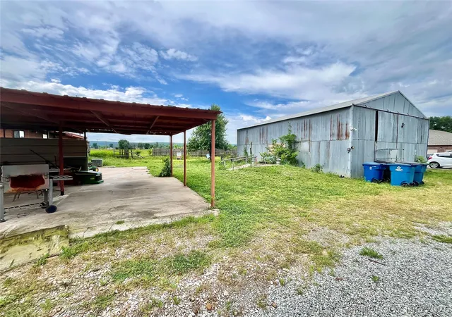 Photo 3 of Single family home for sale at 515 Sw Highway 2, Wilburton, OK 74578 | MLS# 2618000 | Listing updated on 2026-08-20