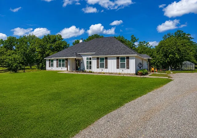 Homes for sale in Madill, OK | 17957 Bridgeview Rd, Madill, OK 73446 | MLS# 2617294