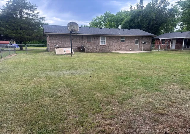 Homes for sale in Henryetta, OK | 604 S 1st St, Henryetta, OK 74437 | MLS# 2617830