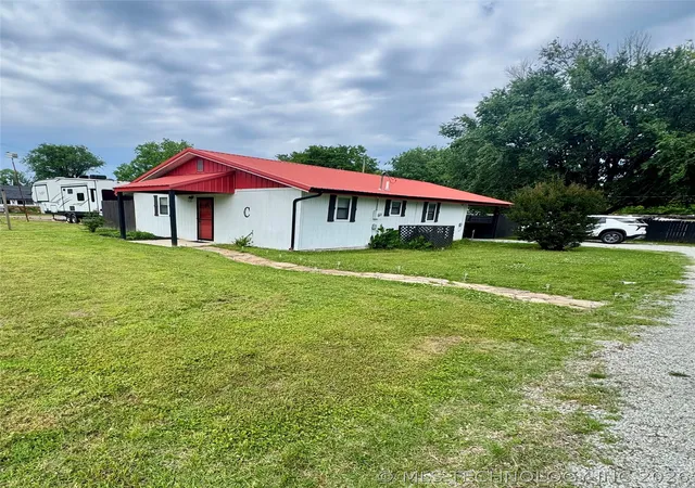 Homes for sale in Okemah, OK | 818 N 7Th, Okemah, OK 74859 | MLS# 2618031