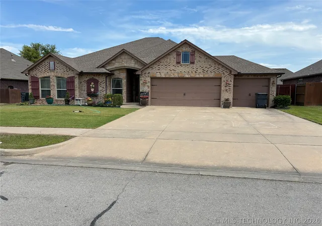 1st image of 14705 Courtney Ln, Glenpool, OK 74033 | MLS# 2616014