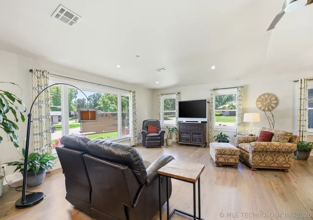 Photo 3 of Sale Pending at 3105 E 28th Street, Tulsa, OK 74114 | MLS# 2616862 | Listing updated on 2026-08-25