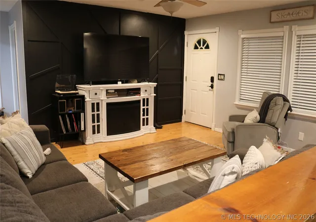 Photo 3 of Sale Pending at 905 Forest Dr, Sand Springs, OK 74063 | MLS# 2618066 | Listing updated on 2026-07-21