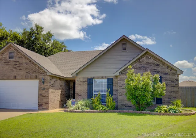 Homes for sale in Glenpool, OK | 1102 E 146th Pl S, Glenpool, OK 74033 | MLS# 2618046