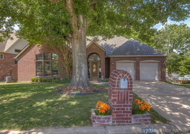 Homes for sale in Jenks, OK | 12318 S 18th St, Jenks, OK 74037 | MLS# 2618069
