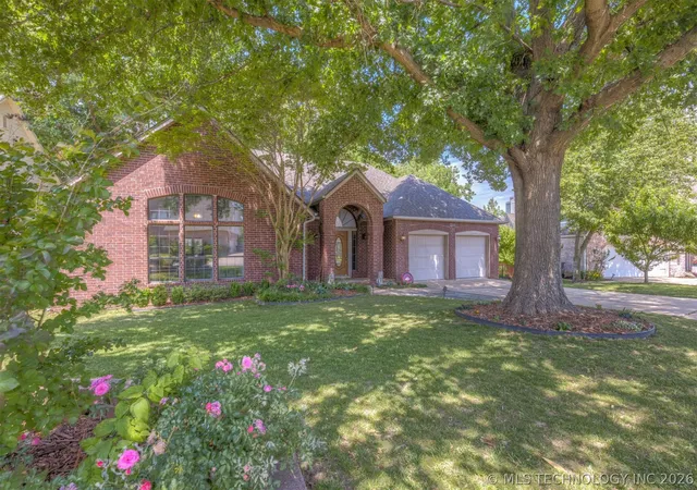 Homes for sale in Jenks, OK | 12318 S 18th St, Jenks, OK 74037 | MLS# 2618069