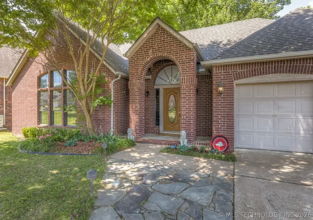 Homes for sale in Jenks, OK | 12318 S 18Th St, Jenks, OK 74037 | MLS# 2618069