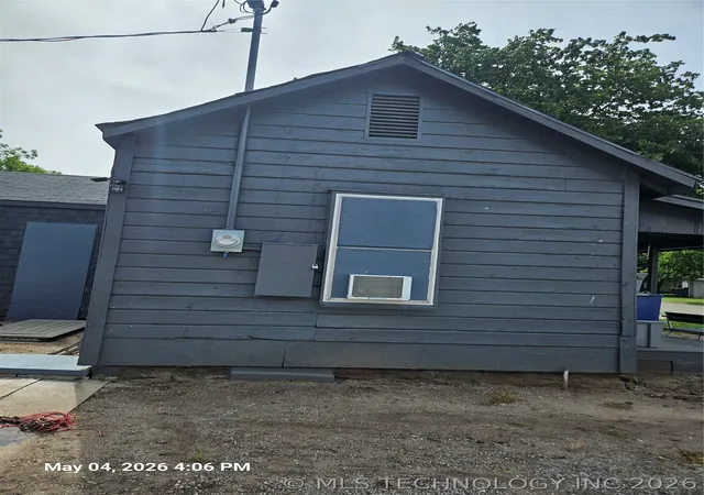 Photo 2 of Single family home for sale at 719 E 2nd Street, Cushing, OK 74023 | MLS# 2618119 | Listing updated on 2026-08-25