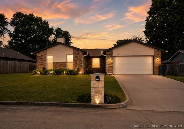 Homes for sale in Okmulgee, OK | 2307 E Fieldstone St, Okmulgee, OK 74447 | MLS# 2616548
