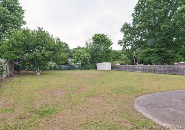 Homes for sale in Okmulgee, OK | 2307 E Fieldstone St, Okmulgee, OK 74447 | MLS# 2616548