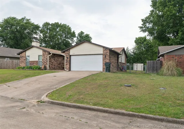 Homes for sale in Okmulgee, OK | 2307 E Fieldstone St, Okmulgee, OK 74447 | MLS# 2616548