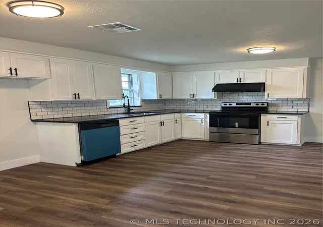 3rd image of 615 W 4Th, Ada, OK 74820 | MLS# 2618200
