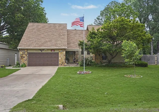 Photo 2 of Sale Pending at 7233 S Gafford Ave, Broken Arrow, OK 74014 | MLS# 2618210 | Listing updated on 2026-08-26