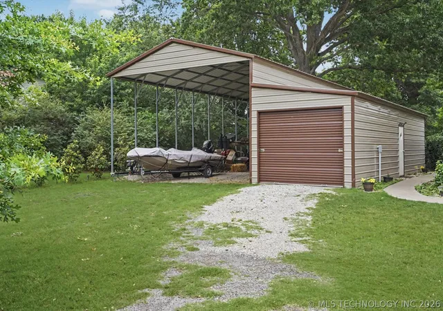 Photo 3 of Sale Pending at 7233 S Gafford Ave, Broken Arrow, OK 74014 | MLS# 2618210 | Listing updated on 2026-08-26