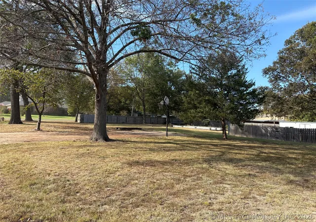 Homes for sale in Wagoner, OK | 701 Ne 4Th St, Wagoner, OK 74467 | MLS# 2618246