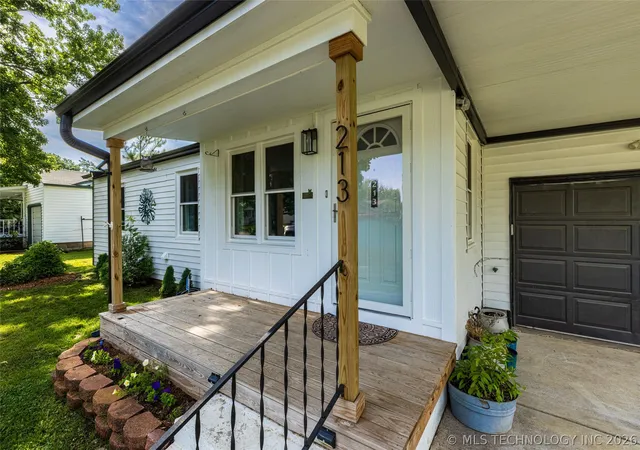 Photo 4 of Sale Pending at 213 E Falletti Ave, Claremore, OK 74017 | MLS# 2618194 | Listing updated on 2026-09-01