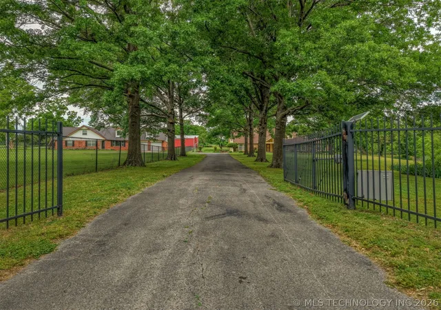 Photo 2 of Single family home for sale at 610 N 177th East Ave, Catoosa, OK 74015 | MLS# 2618187 | Listing updated on 2026-08-27