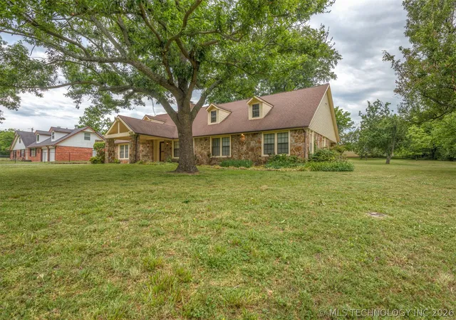 Photo 5 of Single family home for sale at 610 N 177th East Ave, Catoosa, OK 74015 | MLS# 2618187 | Listing updated on 2026-08-27